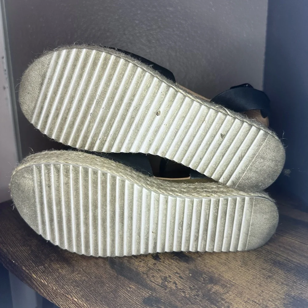 Mudd‎ platform sandals